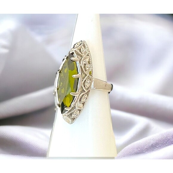 Boutique Cocktail Ring Size 6 Peridot Glass Ornate Setting Green Women's  5T - Picture 5 of 7